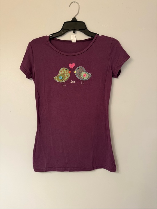 NATURAL LIFE Tops - NATURAL LIFE Plum Short Sleeve Tee with Bird Appliqué